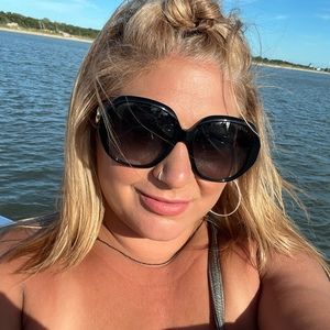 Meet your Posher, Posh